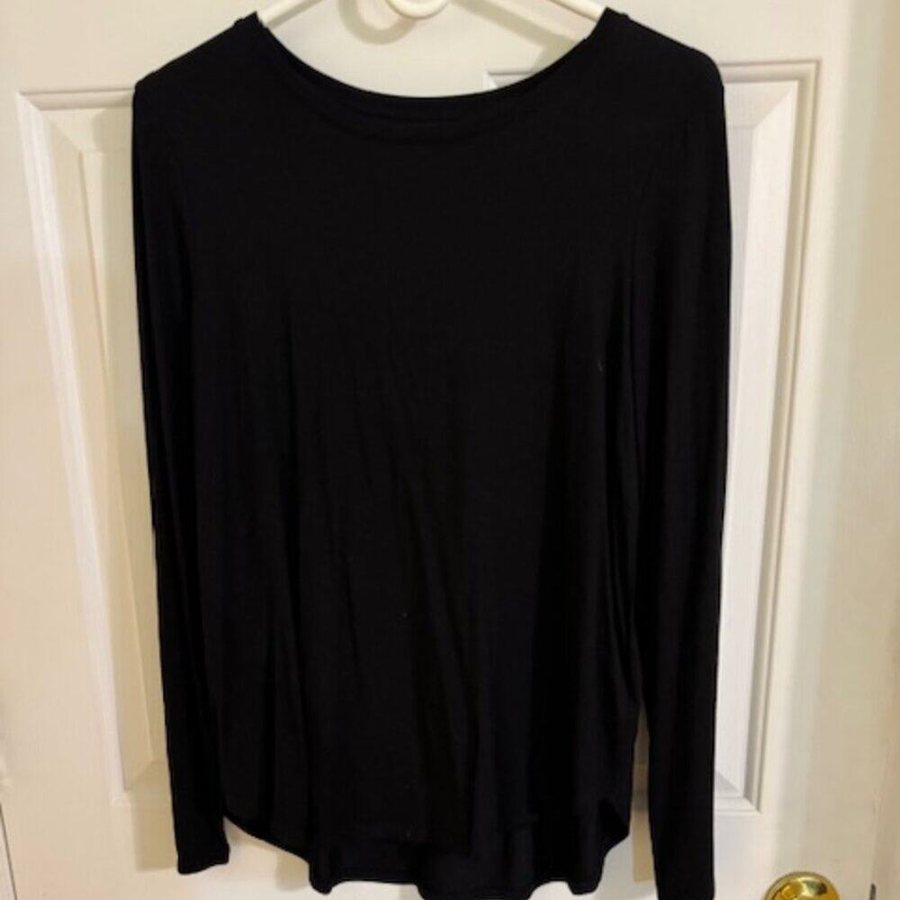 Tahari Black Knit Tunic NWOT Scallop Hem Minimalist Blouse M